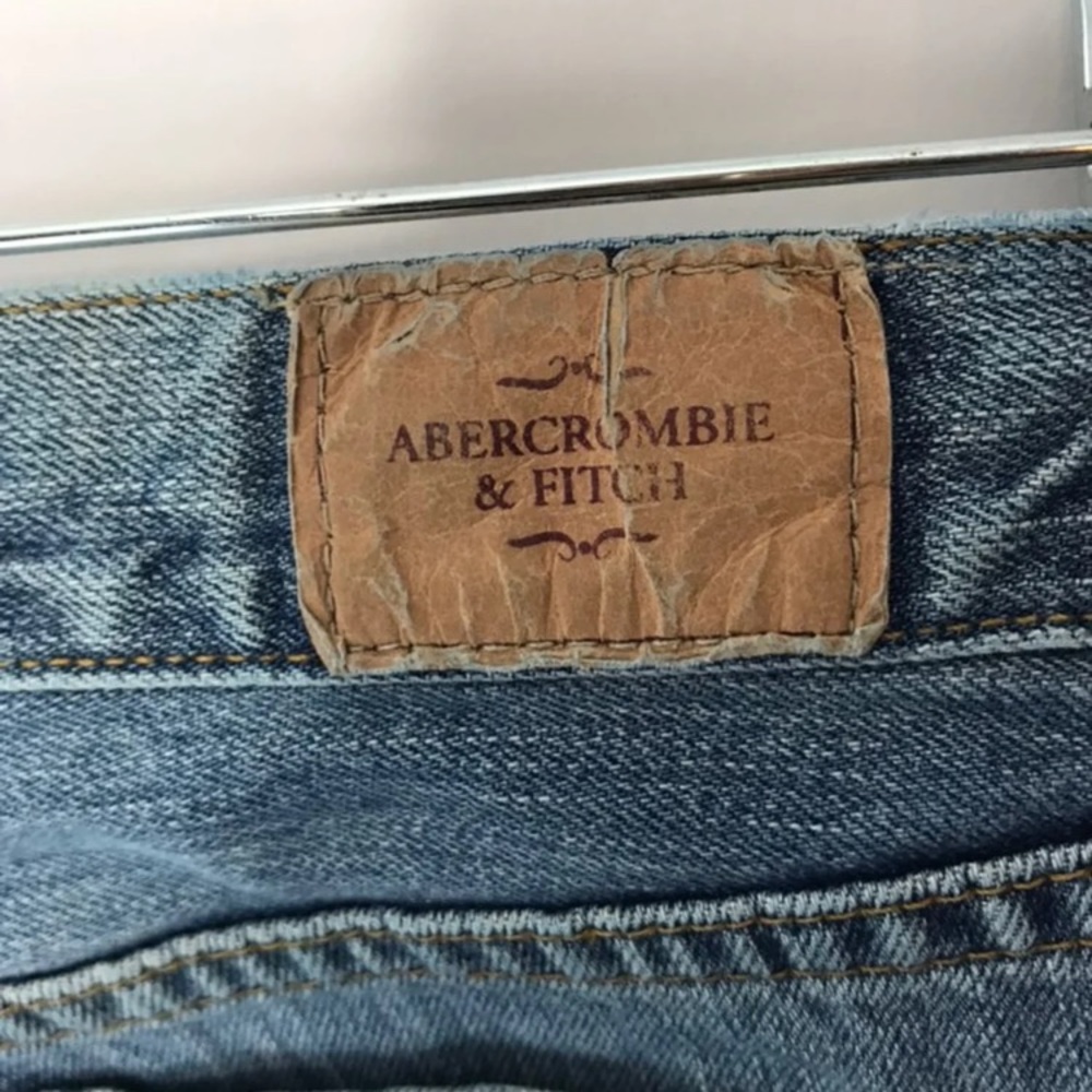 Abercrombie & Fitch - Picture 3 of 5